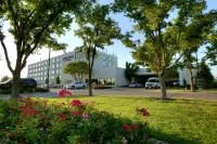 DoubleTree by Hilton Hotel Wichita Airport - С баром