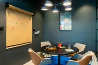 Moxy Berlin Airport - 3-Star