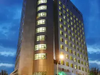 Four Points by Sheraton le Verdun Hotels near Camille Chamoun Olympic Stadium