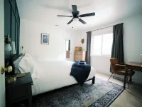 Walkable Downtown Black Mtn Cutie w hot tub + SAUNA -15min to Asheville - 3-Star