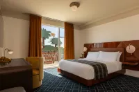 Caravan Court Hotel - Pools