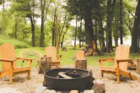 Waterfront Lake Views Villa With Hot tub in Hocking Hills - 4-Star
