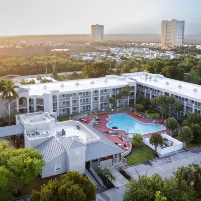 La Quinta Inn & Suites by Wyndham Ft. Myers-Sanibel Gateway Hotels near Pair-A-Dice Produce