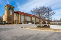 La Quinta Inn & Suites by Wyndham Huntsville Airport Madison Hotels in 