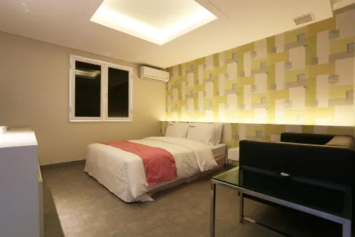Q Hotel