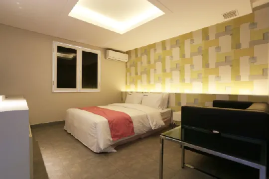 Q Hotel
