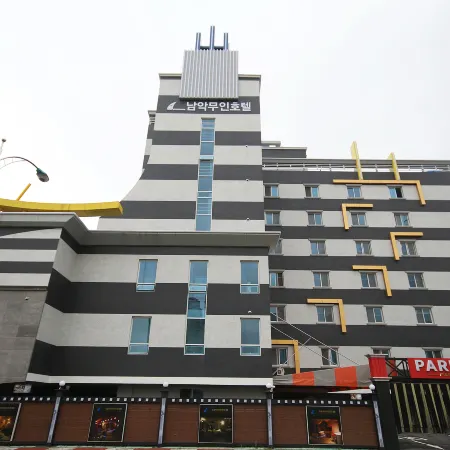 Muan Namak Self Check-in Hotel