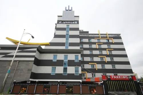 Muan Namak Self Check-in Hotel Hotel di Muan