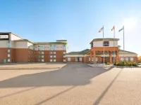 Royal Hotel Edmonton Airport Trademark Collection by Wyndham Hotels in Leduc