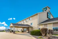 Quality Inn & Suites Eldridge Davenport North Hotels in Scott County