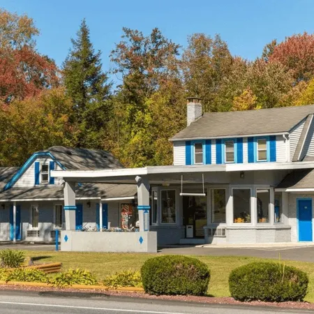 Pocono Night Lodge