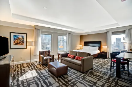 Hilton Garden Inn Chicago Downtown/Magnificent Mile Отели рядом с достопримечательностью «Пруденшел Плаза»