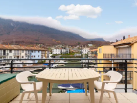 Tasman S12/2 뽀흐-발레 호텔