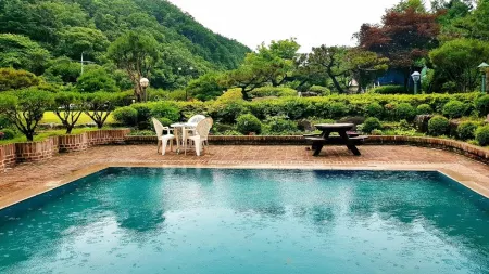 Gapyeong Castle Lake Pension Отели рядом с достопримечательностью «Edelweiss»