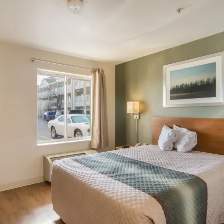 HomeTowne Studios Denver - Airport/ Aurora