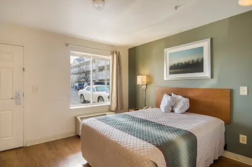 HomeTowne Studios Denver - Airport/ Aurora