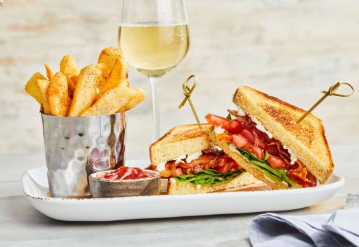 1. 코트야드 로스앤..