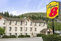 Super 8 by Wyndham Williams Lake BC Hotel berhampiran Margetts Meat Market