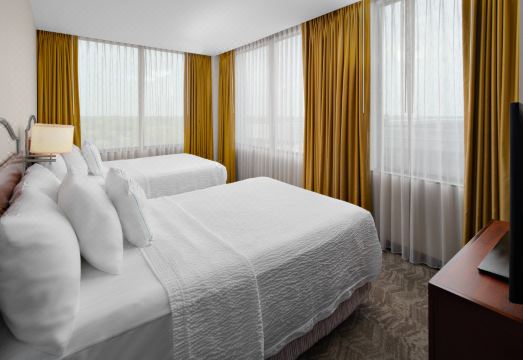 SpringHill Suites Chicago O'Hare의 실내 수영장