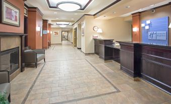 Holiday Inn Express & Suites Minot