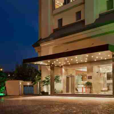 Ramada by Wyndham New Delhi Pitampura Hotel Exterior