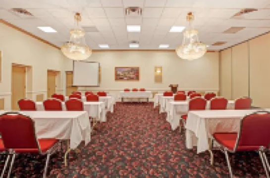 Ramada by Wyndham Flemington