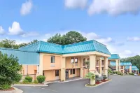 Super 8 by Wyndham Forest Park Hotels in Forest Park