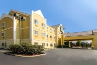 Quality Suites Hotels near Sanders Park