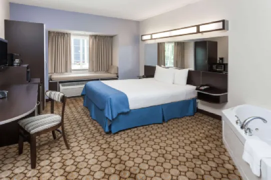 Microtel Inn & Suites by Wyndham Elkhart Hotel di 