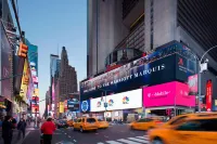 New York Marriott Marquis Отели рядом с достопримечательностью «Weeksville Heritage Center»