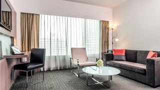 0222h120009nu2qe749B5 R 320 180 R5 D