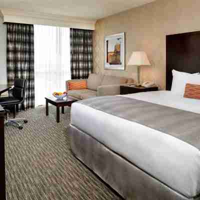 DoubleTree by Hilton Detroit - Dearborn Rooms