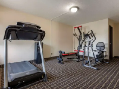 Quality Inn & Suites Warren Hotels in Warren