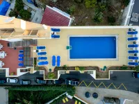 Colina do Mar Hotels near برج الساعة ألبوفيرا