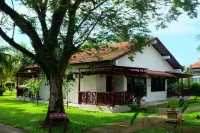 Kukup Golf Resort Hotels near Pei Chun High School