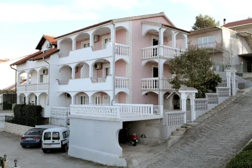 Apartments Iva - Homestays