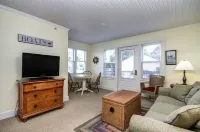Captain's Cottage Suites Hotels in Grand Haven