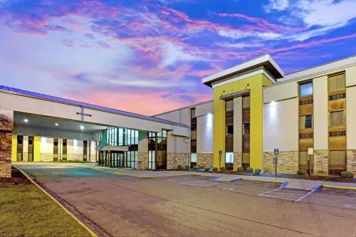 La Quinta Inn & Suites by Wyndham Detroit Metro Airport Hôtels à : Romulus