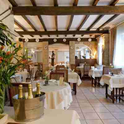 Logis Hôtel le Cheval Rouge Dining/Meeting Rooms