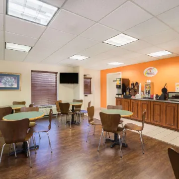 Super 8 by Wyndham Knoxville North/Powell Отели в г. Пауэлл