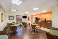 Super 8 by Wyndham Knoxville North/Powell