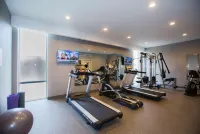 La Quinta Inn & Suites by Wyndham Tulsa Downtown/Route 66 - Phòng tập thể hình