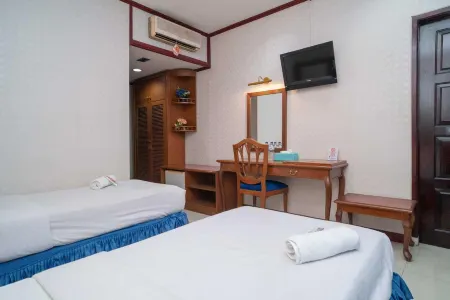 Hotel Idayu Natuna Palembang Mitra RedDoorz Отели в г. Lorok Pakjo