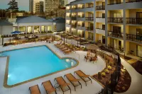 Courtyard Atlanta Perimeter Center Отели в г. Санди-Спрингс