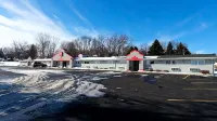 Red Carpet Inn Windom Hotels in Windom