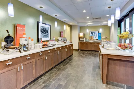 Hampton Inn & Suites Manchester