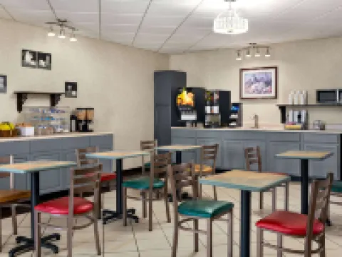 Super 8 by Wyndham Grove City スプリングフィールドのホテル