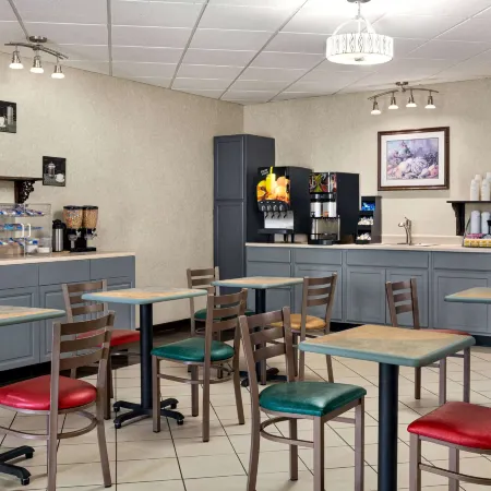 Super 8 by Wyndham Grove City
