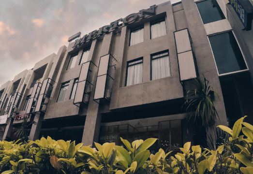 1. 머턴 호텔 이포..