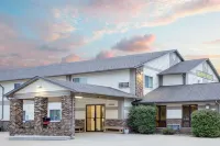 Super 8 by Wyndham Waverly Hotels in Waverly